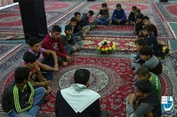İmam Hüseyin Türbesi tarafından çalışan çocuklara Kur'an eğitimi