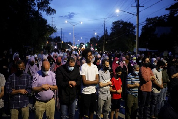 التلفزيون الكندي يذيع الاذان والقرآن في مراسم تأبين أربعة مسلمين