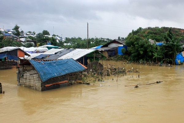 Video: Erst Feuer, dann Hochwasser - Rohingya in Bangladesch ziehen um