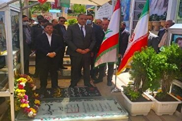 Libanesischer Kulturminister erweist Märtyrer Soleimani Ehre