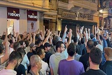 Proteste gegen die Veröffentlichung eines beleidigenden Cartoons in Istanbul