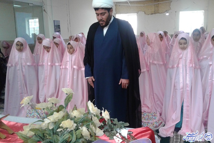 جشن عبادت دانشآموزان دبستان حدیث سرپلذهاب برگزار شد جشن عبادت دانشآموزان دبستان حدیث سرپلذهاب برگزار شد