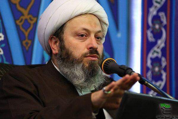 جوانی که با گیتار زدن به خدا نزدیک می‌شد