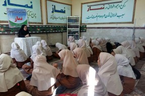 برگزاری نشست دینی با موضوع نماز در مدارس هرسین