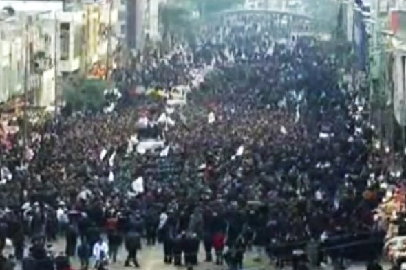 فیلم/ کاظمین پیکرهای پاک سرداران رشید اسلام را در آغوش کشید