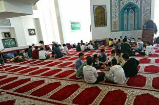 متولیان برای جذب جوانان به مساجد برنامه داشته باشند