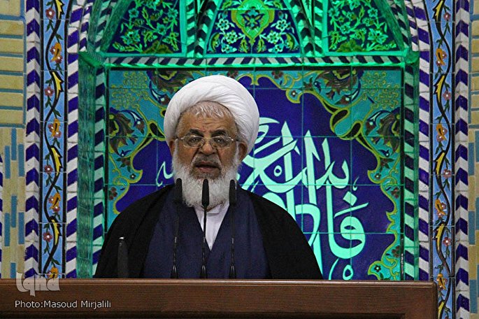 تضعیف جامعه اسلامی با تفرقه/شیعه؛ پیشقدم در وحدت