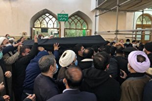 وداع با آیت‌الله مصباح در حرم عبدالعظیم / مراسم تشییع در مشهد و تدفین در قم برگزار می‌شود