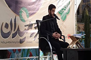 برگزاری محفل انس با قرآن بر مزار سپهبد سلیمانی