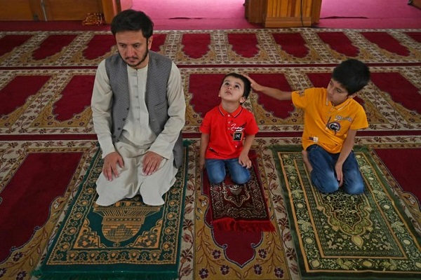 جلوه‌هایی از برپایی نماز عید قربان در جهان
