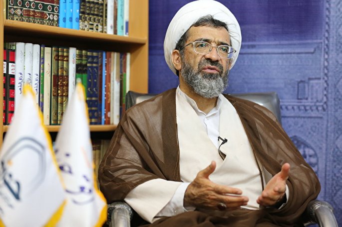 حوزه قم با فداکاری علمای بزرگ حفظ شد/ چه کسی خواست که به او آیت‌الله نگویند؟