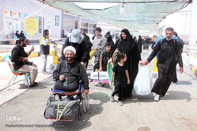 بازگشت زائران اربعین حسینی از مرز چذابه