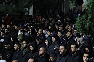 حضور ده‌ها هزار فلسطینی در نماز صبح آخرین روز جمعه ماه رمضان