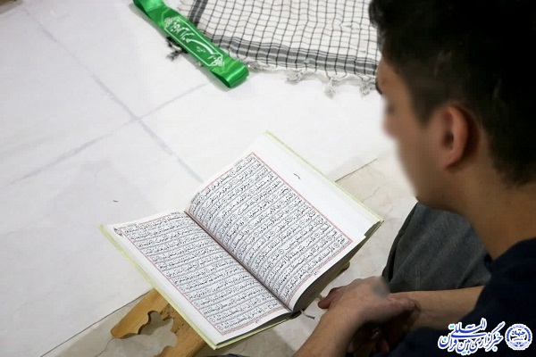 برپایی محفل انس با قرآن در زندان مرکزی کرمانشاه