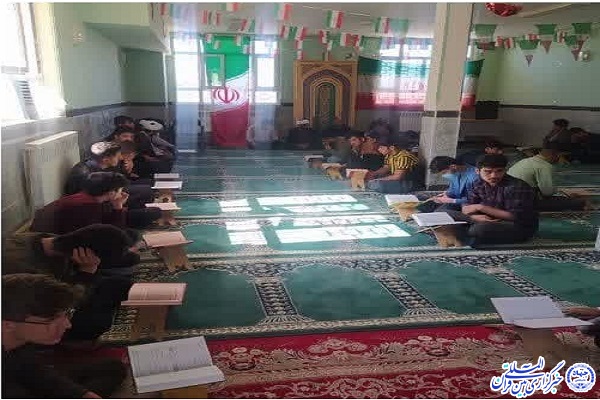 برپایی محفل قرآن دانش‌آموزی در شهرستان دالاهو