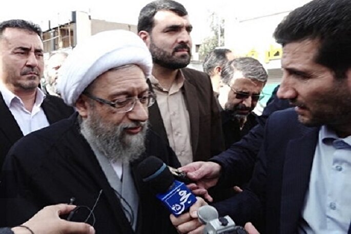 مردم با وجود مشکلات پای انقلاب و نظام ایستاده‌اند