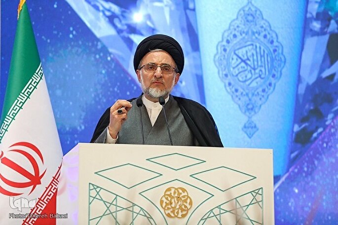 مقاومت در برابر جبهه کفر معجزه کلامی قرآن کریم است