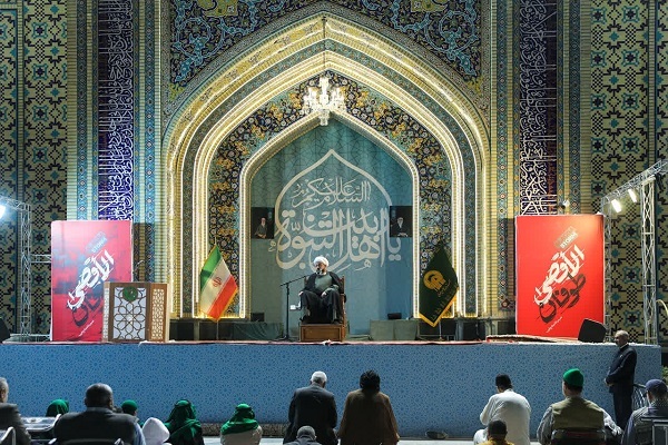 گردهمایی زائران غیر ایرانی حرم رضوی در حمایت از مردم فلسطین برگزار شد + عکس