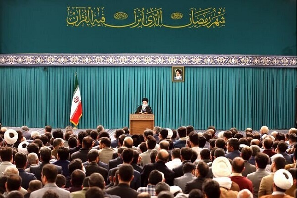 حضور ۱۵ کرمانشاهی در محفل قرآنی رهبر انقلاب حضور ۱۵ کرمانشاهی در محفل قرآنی رهبر انقلاب