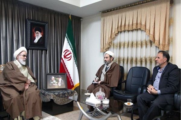 دیدار حجت الاسلام غفوری امام جمعه کرمانشاه با مدیرکل و مسئول حوزه نمایندگی ولی‌ فقیه بنیاد شهید و امور ایثارگران این استان