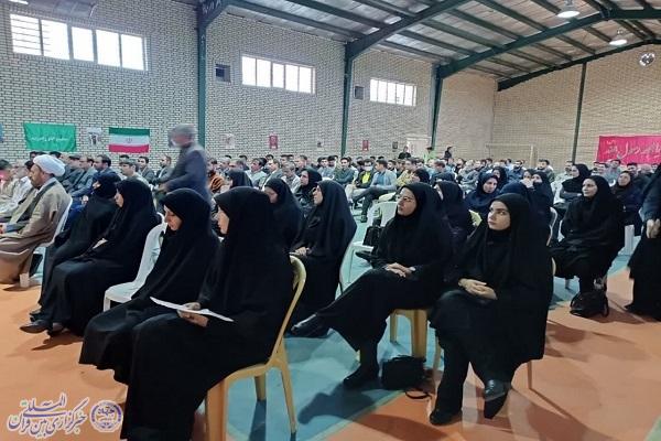 زحمات معلمان با هیچ پاداشی قابل جبران نیست زحمات معلمان با هیچ پاداشی قابل جبران نیست