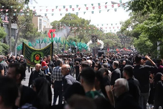 جلوه‌هایی از شکوه عزاداری مردم دامغان در روز یازدهم محرم+ فیلم