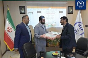 تجلیل از رزمنده هشت سال دفاع مقدس از سوی جهاددانشگاهی قم