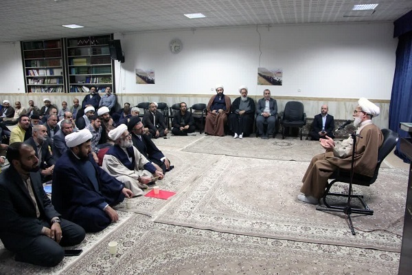 نشست هماندیشی فعالان مساجد کرمانشاه با نماینده ولی فقیه در استان نشست هماندیشی فعالان مساجد کرمانشاه با نماینده ولی فقیه در استان