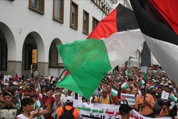 تجمع مردم مراکش در حمایت از ورود کمک‌های بشردوستانه به غزه