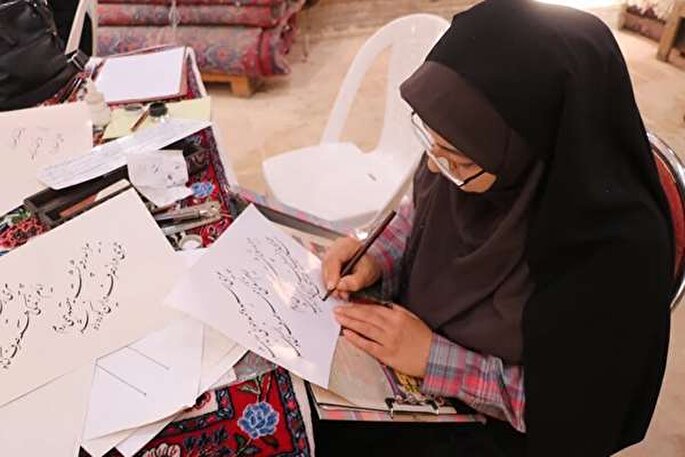 کتابت بخشی از دیوان اشعار امام خمینی(ره) در اراک