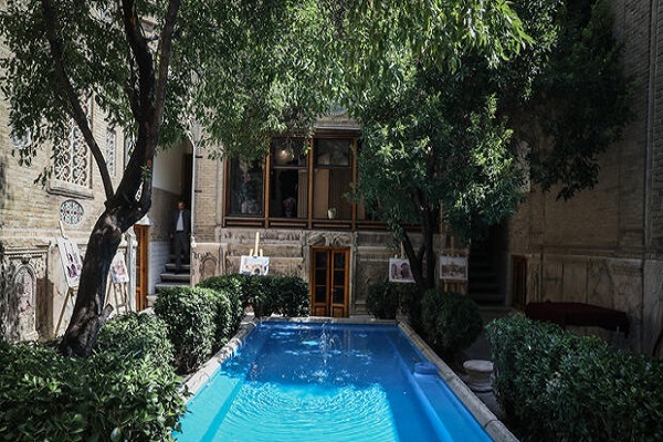 برپایی آیین سوگواری امام حسین(ع) در خانه تاریخی ملک 