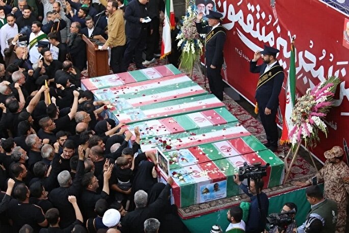 پیکر ۷ شهید تجاوز رژیم صهیونیستی در گلزار شهدای قم آرام گرفت + فیلم