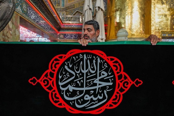 سیاه‌پوش شدن عتبه علوی به مناسبت سالروز وفات پیامبر (ص) + عکس