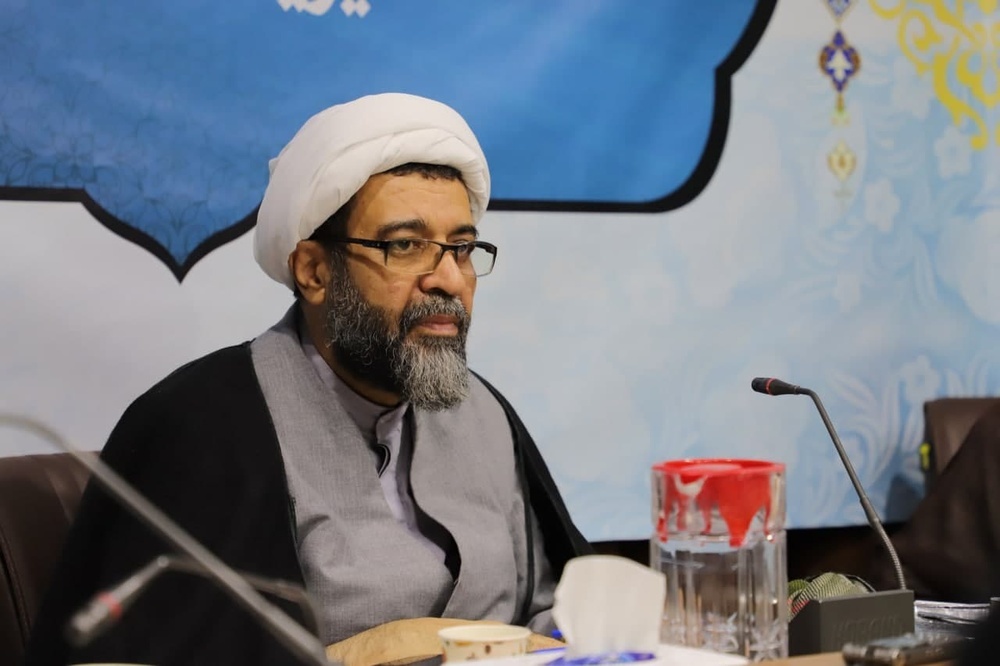 زمینه حضور فقه در همه عرصه‌های جامعه فراهم شود