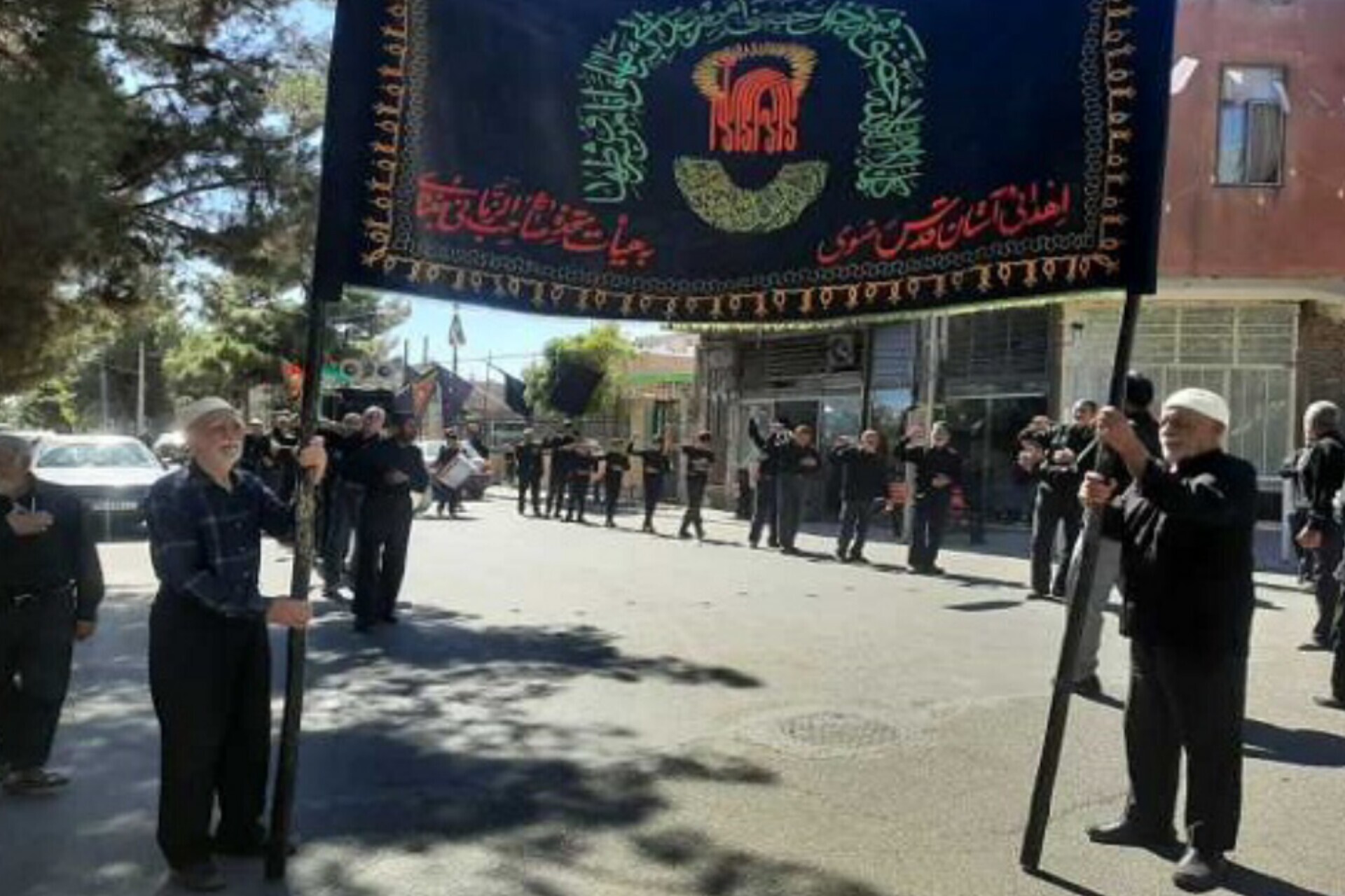 کرمانشاه در سوگ امام هشتم سراسر عزادار شد
