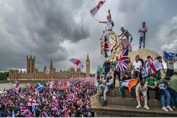 پشت پرده گروه‌های افراطی ضد اسلامی در انگلستان چه کسانی هستند؟