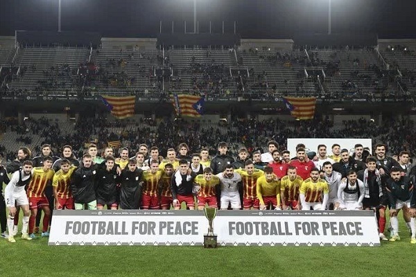 فریاد حمایت از فلسطین در ورزشگاه بارسلون