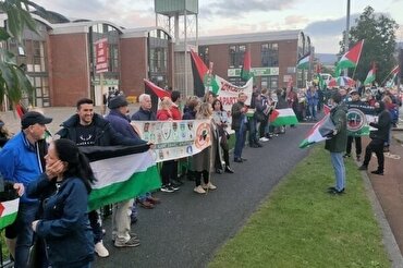 Les Irlandais ont accueilli l’équipe de football israélienne avec des drapeaux palestiniens