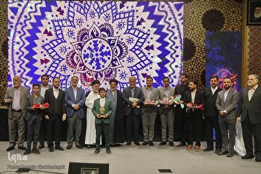 Vencedores Homenageados na Primeira Competição Nacional do Alcorão 'Zayen al-Aswat' em Qom