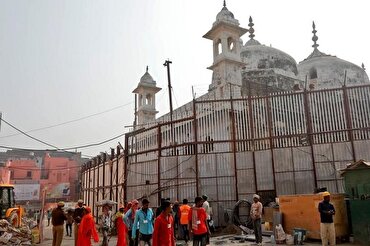 Hindistan mahkemesi cami etrafında toplanmayı yasakladı