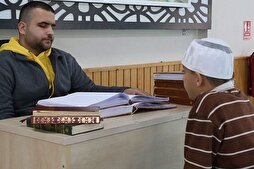 Gözlerini sonradan kaybetti, hafız oldu, öğrencilere Kur'an öğretiyor!