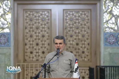 غبارروبی مضجع شریف کریمه اهل بیت توسط جامعه قرآنی کشور