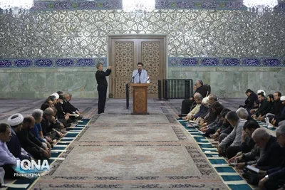 غبارروبی مضجع شریف کریمه اهل بیت توسط جامعه قرآنی کشور