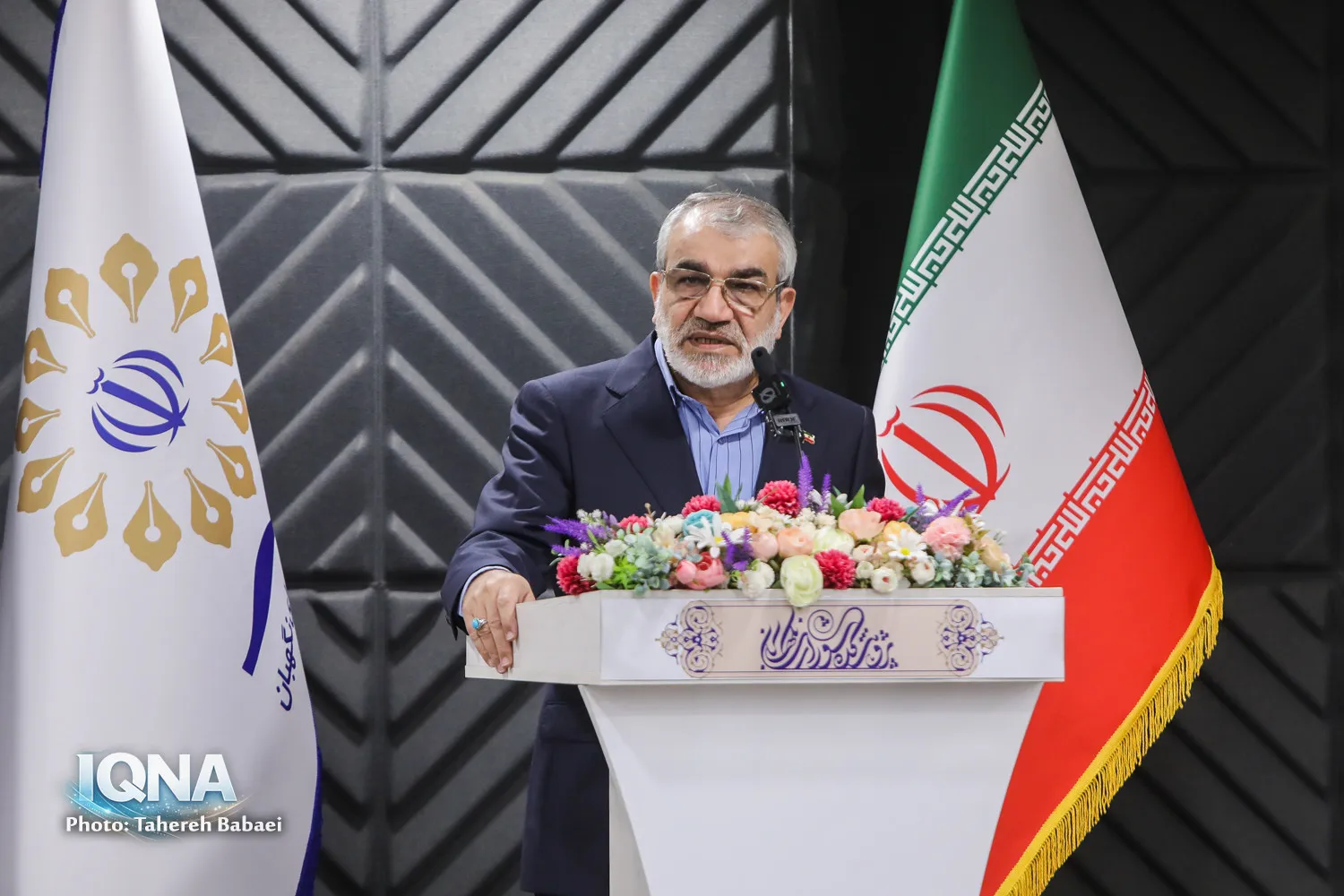 آیین افتتاحیه همایش ملی «قانون و قانون‌گذاری در منظومه فکری رهبر شهید انقلاب عصر» امروز دوشنبه ۱۹ مردادماه ، با حضور جمعی از مقامات کشوری، مسئولان اجرایی و صاحب‌نظران علمی برگزار شد.
