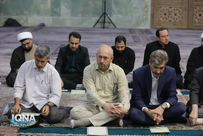 غبارروبی مضجع شریف کریمه اهل بیت توسط جامعه قرآنی کشور